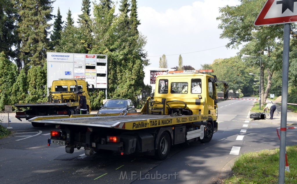 Schwerer Krad PKW Unfall Koeln Muelheim Am Springborn Cottbuserstr P128.JPG - Miklos Laubert